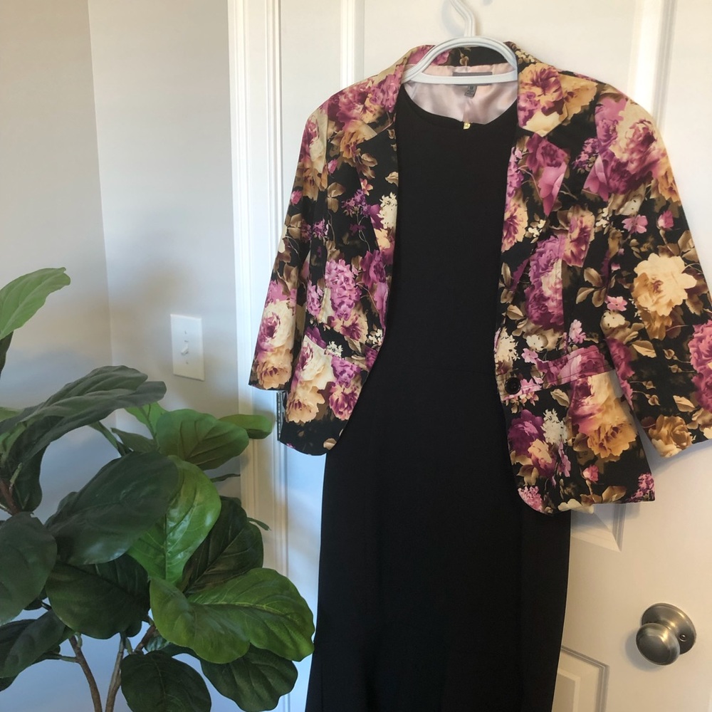 Flower print jacket. 3/4 sleeves.